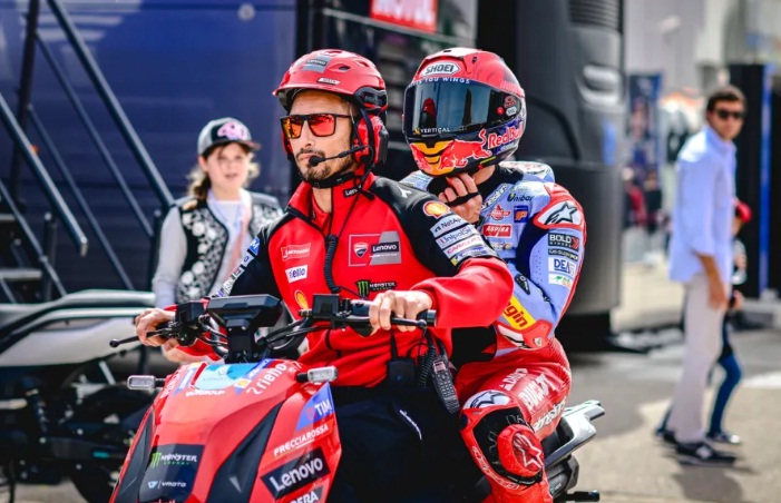 Insiden Antara Marc Marquez Dan Francesco Bagnaia